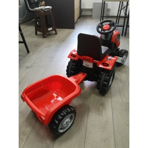 Детский трактор на педалях Micromax с прицепом красный
